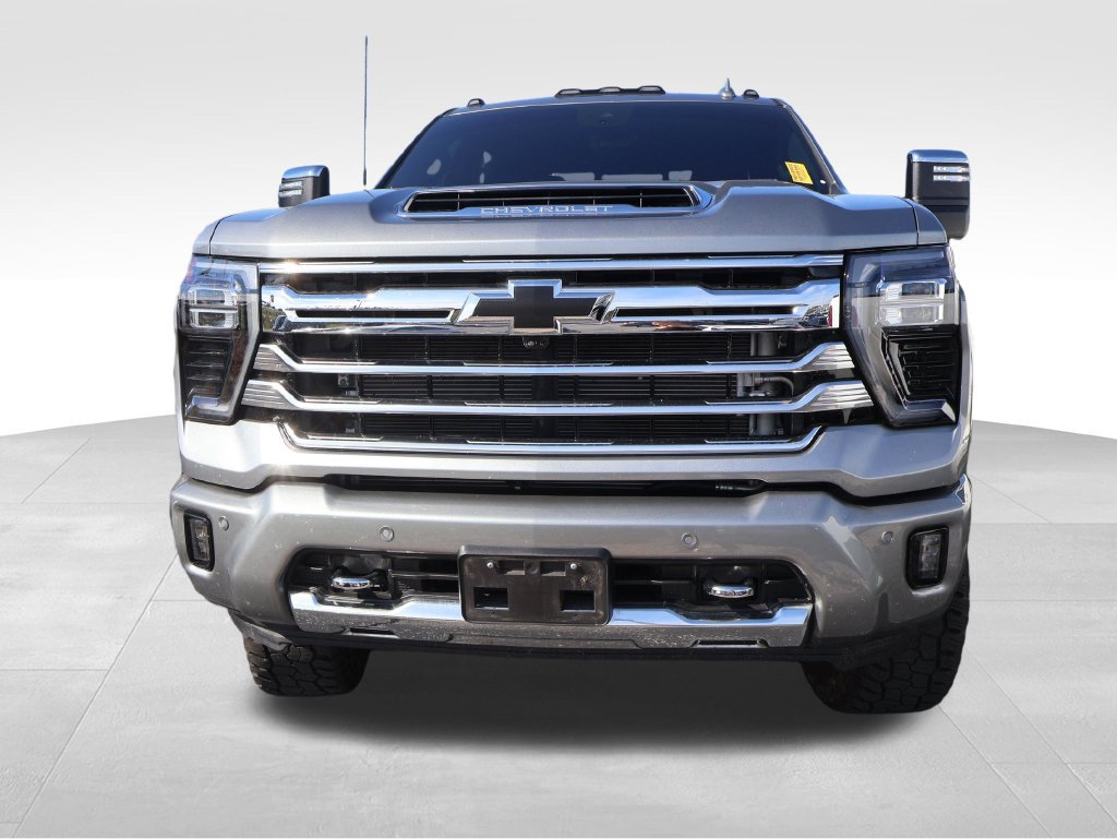Used 2025 Chevrolet Silverado 3500 High Country w/ High Country Premium Package AWD/4WD image 4