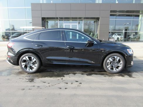 Used 2022 Audi e-tron Premium Plus image 13