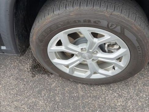 Used 2024 Jeep Compass Latitude image 31