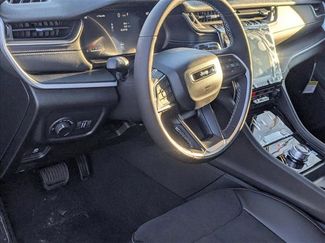 New 2025 Jeep Grand Cherokee L Laredo video 3