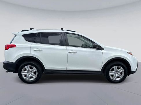 Used 2014 Toyota RAV4 LE AWD/4WD image 2