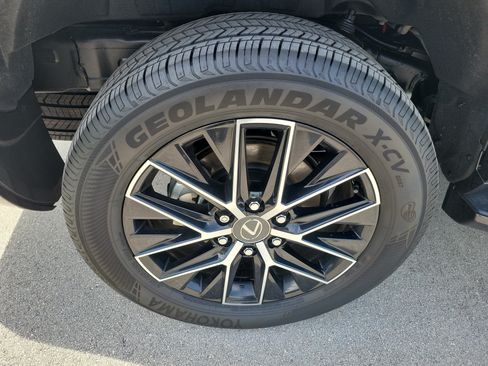 Used 2025 Lexus GX 550 w/ Accessory Package (2T) AWD/4WD image 9