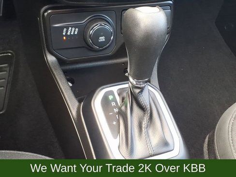 Used 2023 Jeep Renegade Altitude w/ Sun/Sound Group AWD/4WD image 17