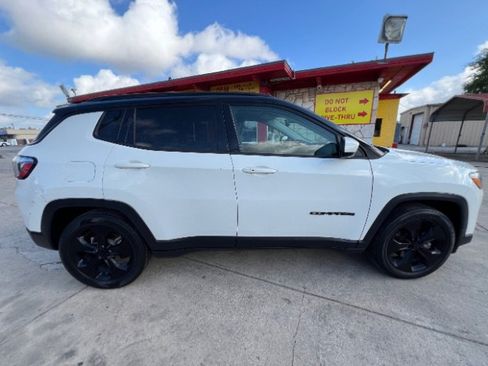 Used 2019 Jeep Compass Latitude FWD image 4