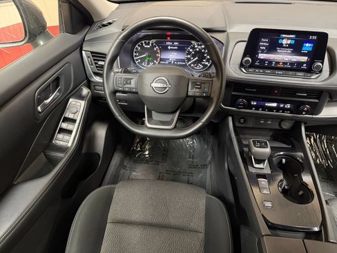 Used 2025 Nissan Rogue SV FWD image 36