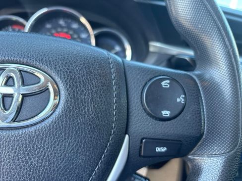 Used 2016 Toyota Corolla LE FWD image 19