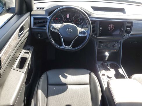 Used 2020 Volkswagen Atlas Cross Sport SE w/ Panoramic Sunroof Package image 17