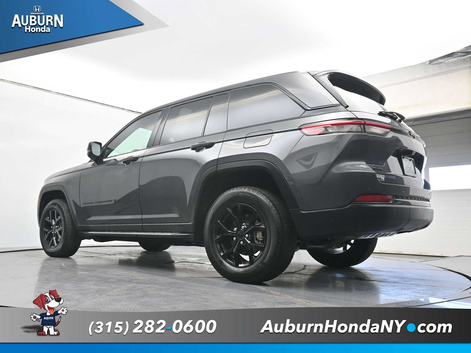 Used 2024 Jeep Grand Cherokee Altitude AWD/4WD image 23