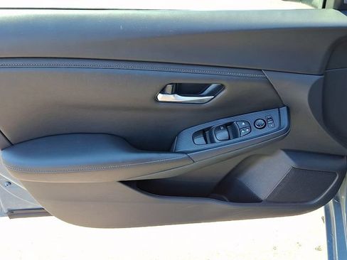 Used 2024 Nissan Sentra SV FWD image 9