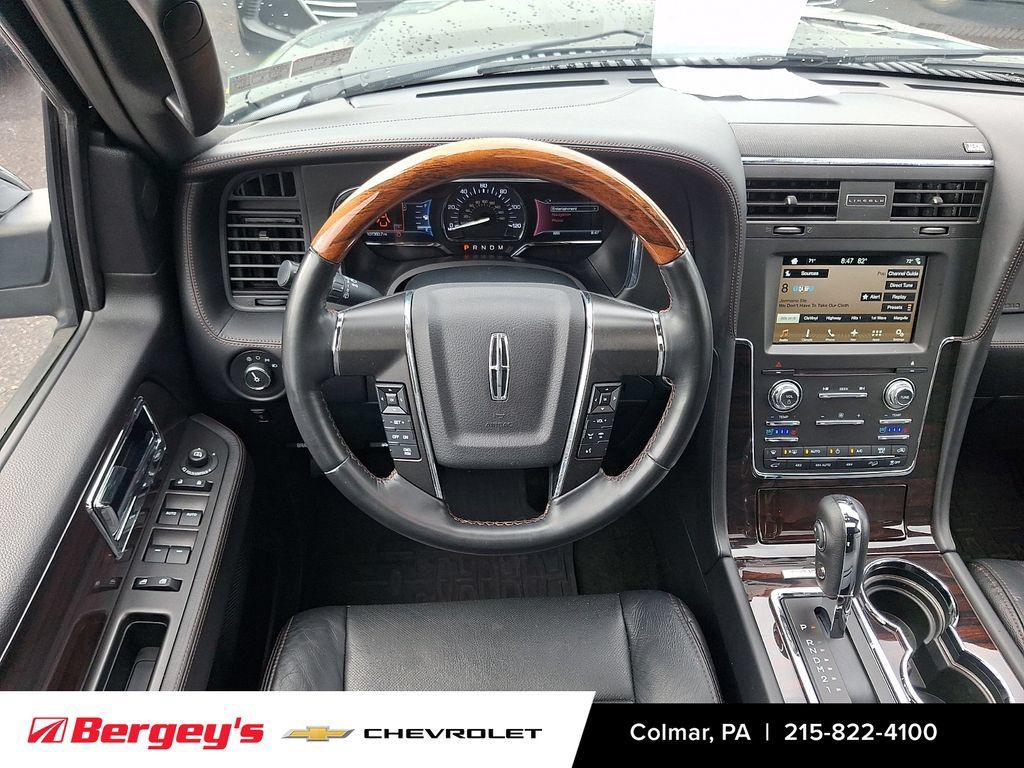 Used 2017 Lincoln Navigator Reserve AWD/4WD image 16