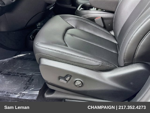 New 2027 Chrysler Pacifica Select FWD image 18