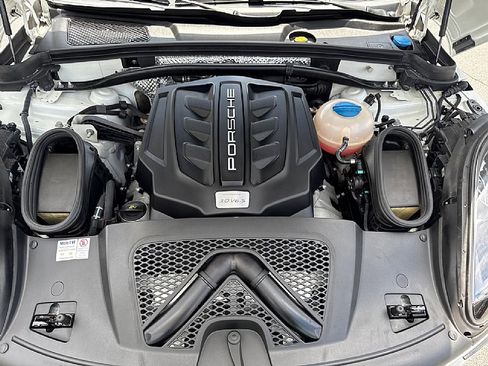 Used 2018 Porsche Macan S image 27