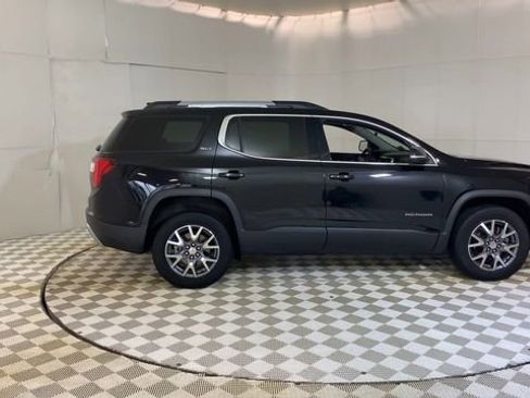 Used 2023 GMC Acadia SLT w/ Preferred Package image 9