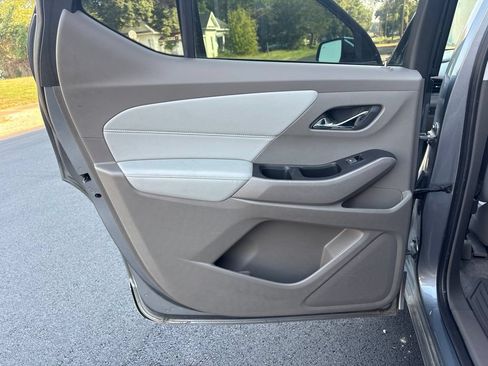 Used 2020 Chevrolet Traverse Premier AWD/4WD image 18