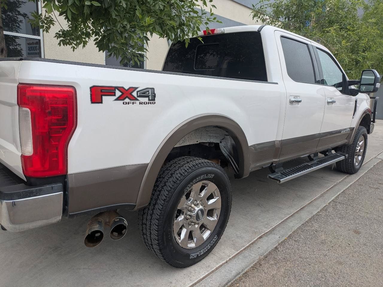 Used 2019 Ford F250 Lariat w/ Chrome Package AWD/4WD image 4
