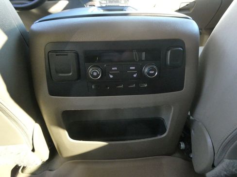 Used 2018 Chevrolet Suburban LT image 33