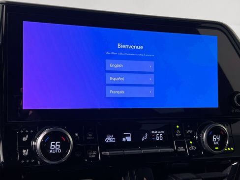 Used 2023 Toyota Highlander Platinum image 28