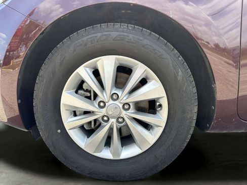 Used 2017 Kia Sedona LX w/ LX Essentials Premium Package FWD image 40