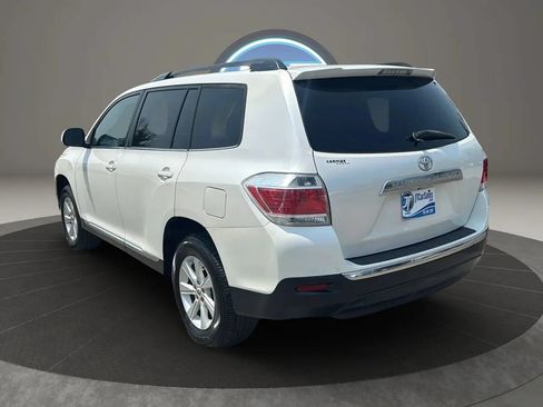 Used 2012 Toyota Highlander SE w/ Tow Pkg FWD image 12