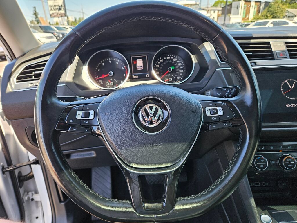 Used 2018 Volkswagen Tiguan SE w/ Panoramic Sunroof Package AWD/4WD image 20