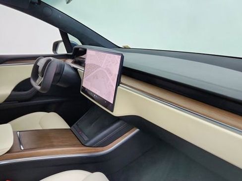 Used 2023 Tesla Model X image 19