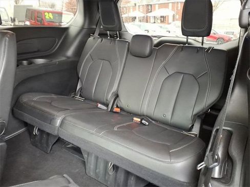 Certified 2021 Chrysler Pacifica Touring-L w/ Uconnect Theater Family Group image 13