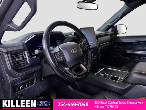 Used 2023 Ford Expedition Platinum RWD image 11