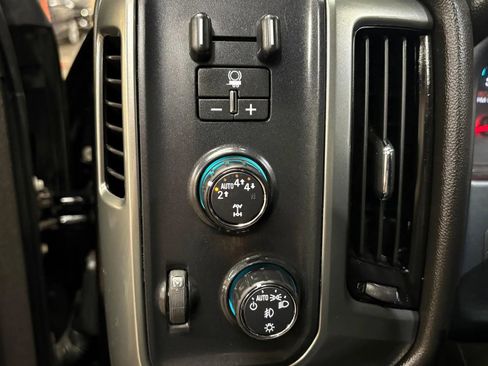 Used 2018 Chevrolet Silverado 1500 LT w/ Midnight Edition AWD/4WD image 30