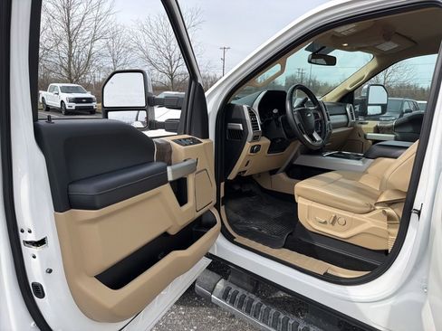 Used 2017 Ford F250 Lariat w/ Chrome Package image 6