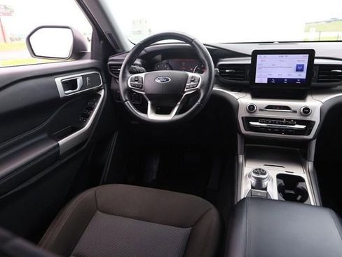 Used 2023 Ford Explorer XLT AWD/4WD image 24