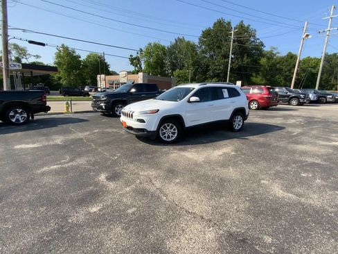 Used 2018 Jeep Cherokee Latitude Plus FWD image 5