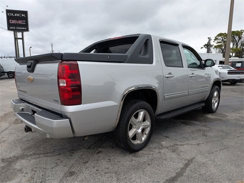 Used 2010 Chevrolet Avalanche LT image 3