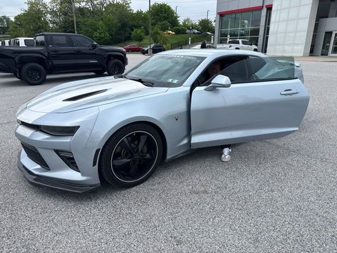 Used 2018 Chevrolet Camaro SS RWD image 3