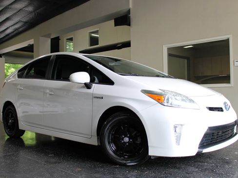 Used 2014 Toyota Prius Two FWD image 32