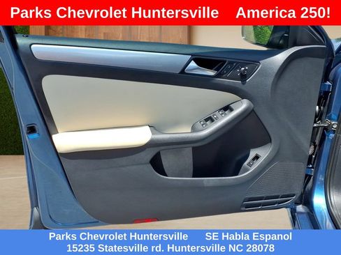 Used 2017 Volkswagen Jetta SE FWD image 19