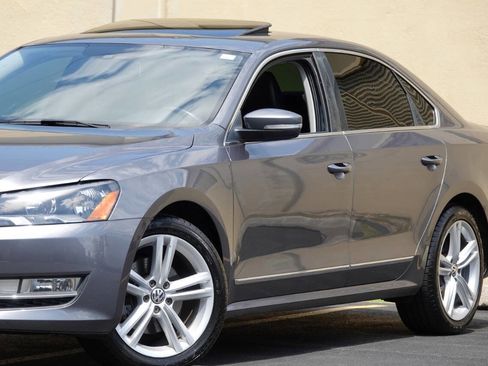 Used 2013 Volkswagen Passat TDI SEL Premium image 3