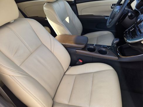 Used 2016 Toyota Avalon Limited w/ Toyota Safety Sense Package image 18