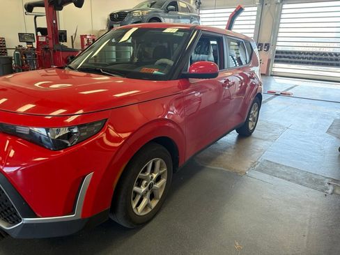 Used 2024 Kia Soul S FWD image 4
