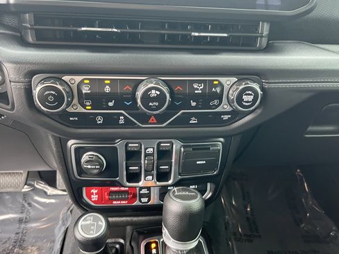 Used 2024 Jeep Gladiator Rubicon w/ Convenience Group image 22