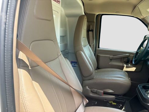 Used 2025 GMC Savana 2500 w/ Enhanced Convenience Package RWD image 21