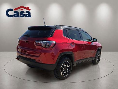 Used 2025 Jeep Compass Trailhawk AWD/4WD image 3