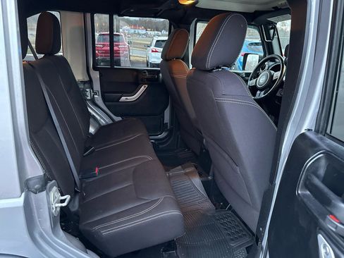 Used 2015 Jeep Wrangler Unlimited Sahara w/ Connectivity Group image 13