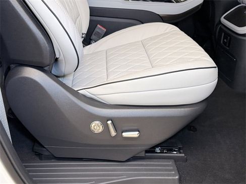 New 2025 Lincoln Navigator L Black Label w/ Black Label Special Edition image 17