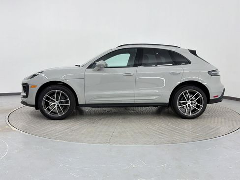 Used 2025 Porsche Macan image 2