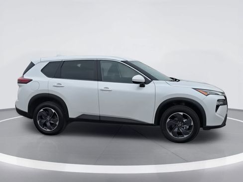 Used 2024 Nissan Rogue SV AWD/4WD image 9
