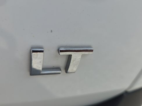 Certified 2023 Chevrolet Traverse LT FWD image 32
