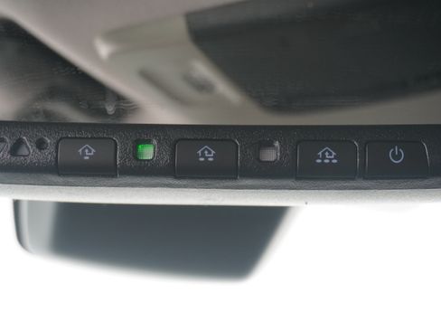 Used 2018 Toyota Camry SE w/ Convenience Package FWD image 18