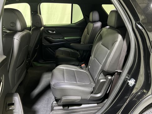 Used 2023 Chevrolet Traverse LT w/ LT Premium Package AWD/4WD image 17