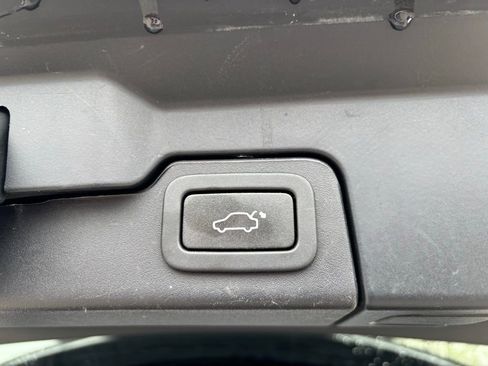 Used 2017 Land Rover Range Rover Evoque SE AWD/4WD image 24