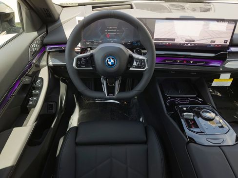 New 2026 BMW 550e xDrive w/ Premium Package image 15